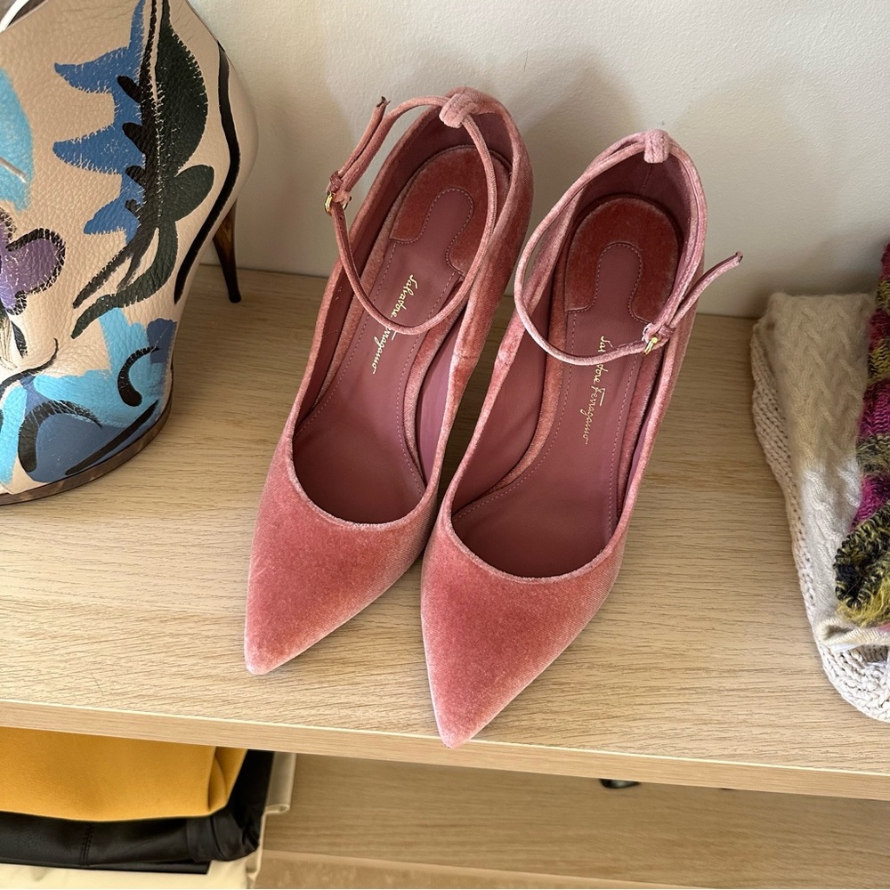 🌟SOLD🌟 Salvatore Ferragamo Pink Pumps - Picture 4 of 7